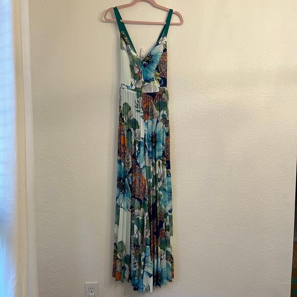 NWT Marciano Lucky Charm Jumpsuit Size 2 Pleated Wide Leg Floral Lace Up - Picture 3 of 15